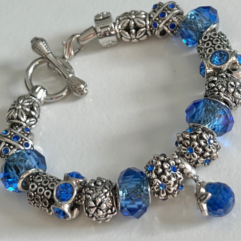 EUROPEAN STYLE CHARM BRACELET+Beads,<BLUE CRYSTAL>7.9" Long,Toggle Clasp